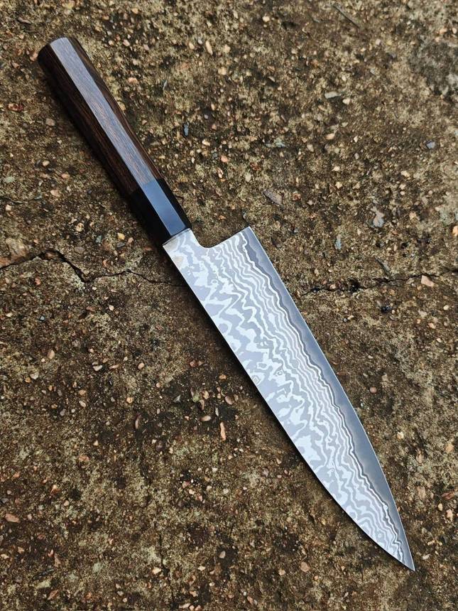 Dao đầu bếp Damascus cán gỗ nâu